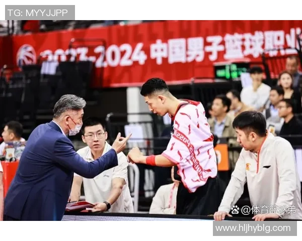 任骏飞引领球队奋勇拼搏展现篮球精神助力赛季辉煌成就